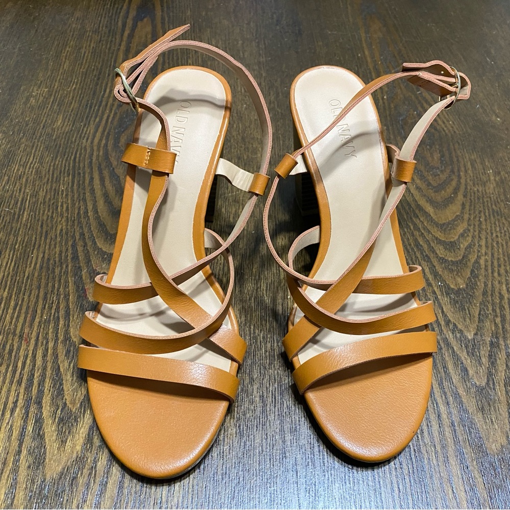 NWOT Old Navy Tan Brown Block Sandals Heels Size 6